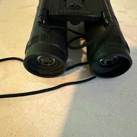 Promaster 8x21 Compact Roof Prism Binoculars - Picture 3 of 6